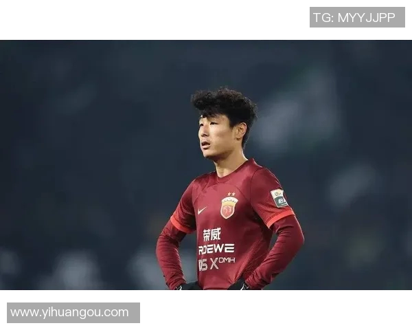 战术视角分析武磊如何凭借个人能力主导比赛节奏并引领球队攻防转换